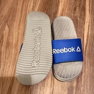 Boys Size 5 Reebok slides